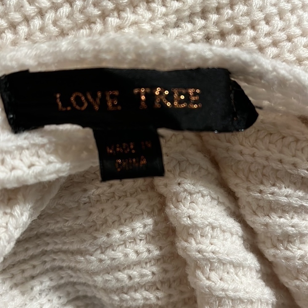 Love Tree size Large cropped sweater with detail in back. - Picture 4 of 5